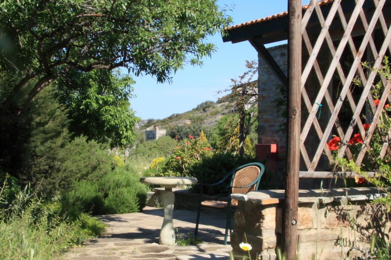 Maison d'hôtes To The Garden à Alikí Extérieur photo