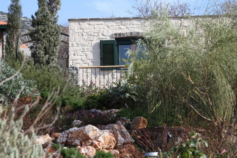 Maison d'hôtes To The Garden à Alikí Extérieur photo