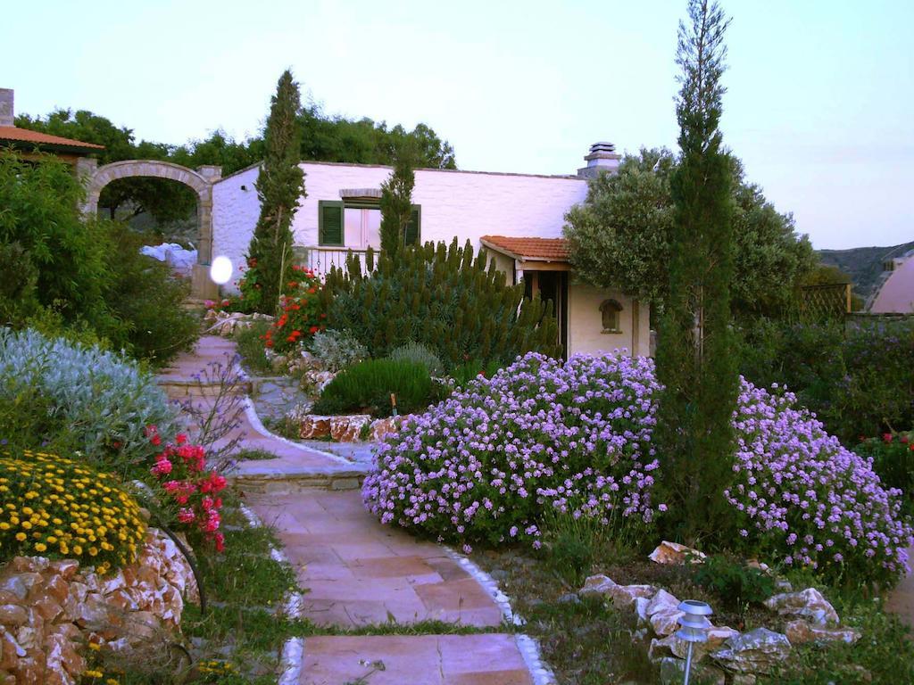 Maison d'hôtes To The Garden à Alikí Chambre photo